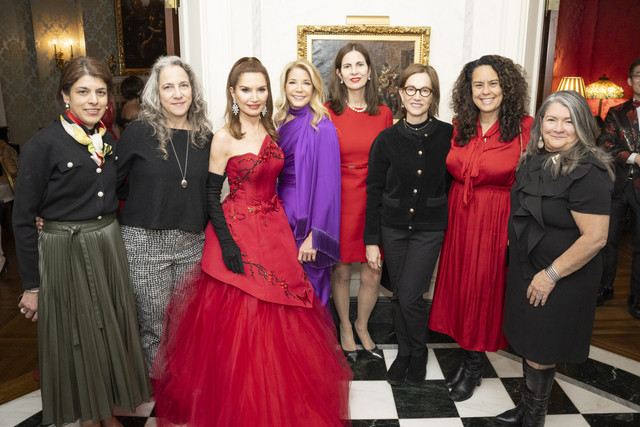 3941065-Devika-Gopal-Agge-Beth-Holly-Jean-Shafiroff-Candace-Bushnell-Michelle-Penzer-Carolyn-Rossip-