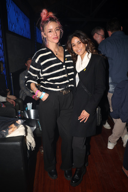Emmanuelle-chriqui-and-Caroline-D-Amore